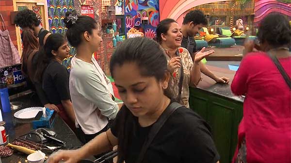 வெடித்து அழுத அர்ச்சனா வெடித்து அழுத அர்ச்சனா