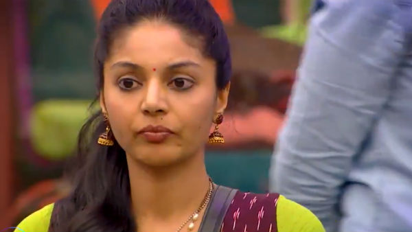 இருட்டு அறையில்