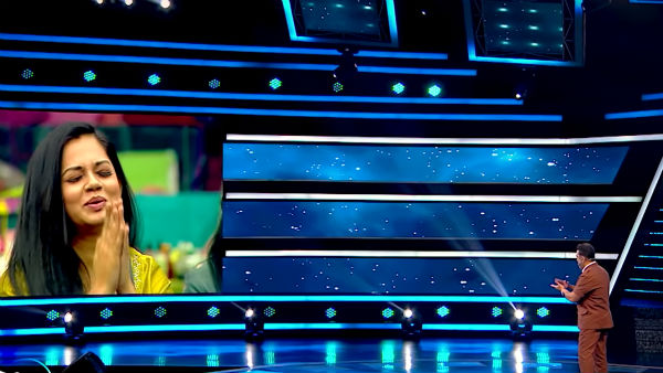 கைகளை தட்டி கமல் 