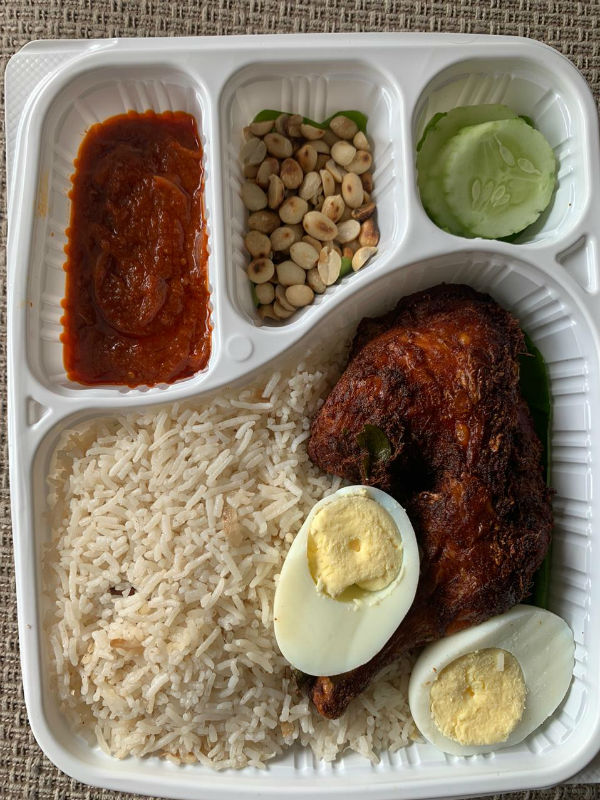 சமையல்காரரான நடிகை 