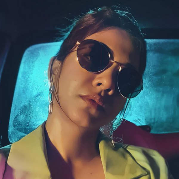 சிறந்த பாடகியாக 