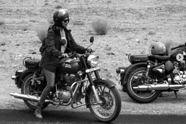 பைக் ஓட்டும் வீடியா 