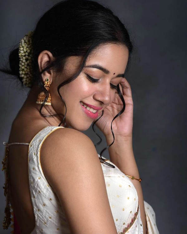 அதர்வாவுக்கு ஜோடியாக