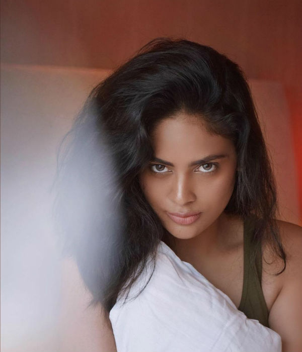 இனி கவர்ச்சி கதாபாத்திரங்களில் 