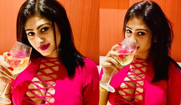 கையில் சரக்குடன் கையில் சரக்குடன்