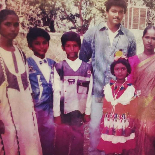 இயக்குனராக அறிமுகம் இயக்குனராக அறிமுகம்