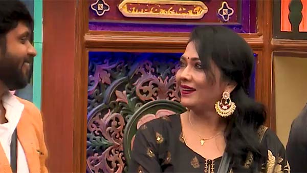 பெண்கள் பெட்ரூமில்