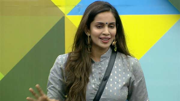  கேரட் சாப்பிடும் போது