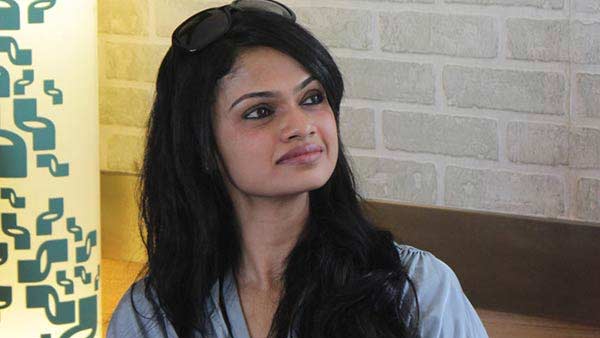 16 போட்டியாளர்கள்