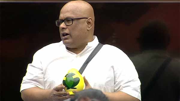 தவளை தன் வாயால் கெடும் தவளை தன் வாயால் கெடும்