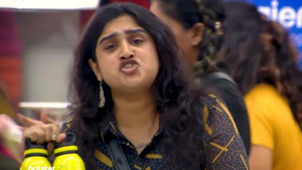 கடுமையாக விளாசினார் 