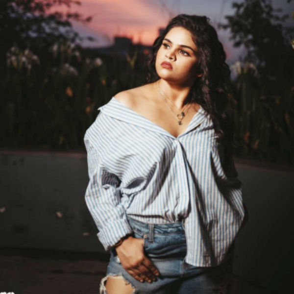 பட்டனை கழட்டிவிட்டு 