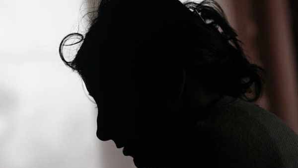 பெண்களை மயக்கி 