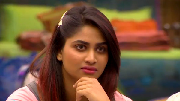 தீவிரமாக காதலிக்கும் ஷிவானி தீவிரமாக காதலிக்கும் ஷிவானி