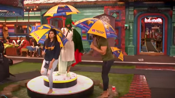 கொட்டும் மழையில் 