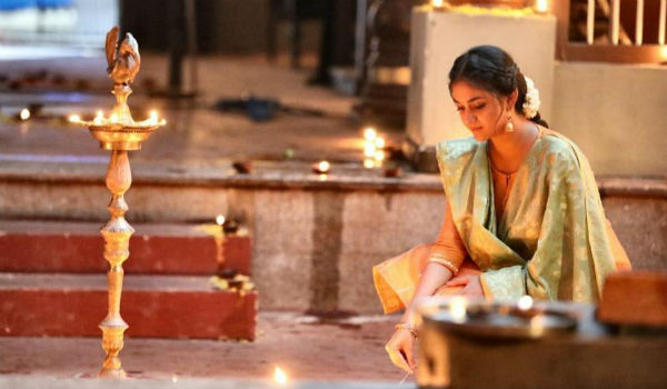 விளக்குகளால் அலங்கரித்து