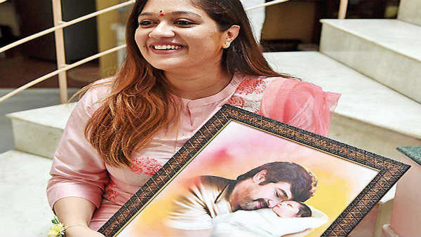 கணவரின் போட்டோ