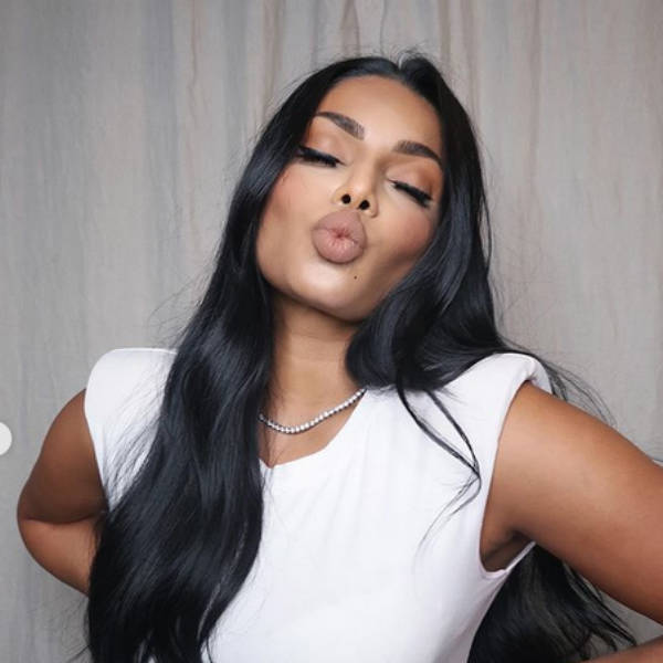 குவியும் லைக்ஸ் குவியும் லைக்ஸ்