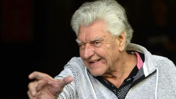 முதுமை காரணமாக 