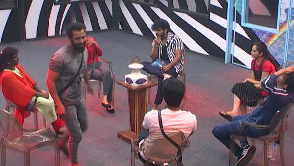 நாமினேஷனில் இல்லாத நபர் நாமினேஷனில் இல்லாத நபர்