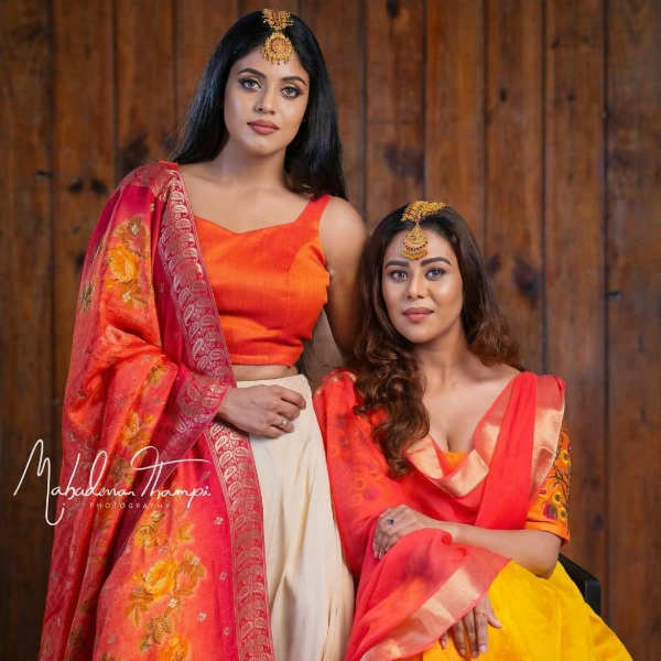 முன்னழகு தெரிய 