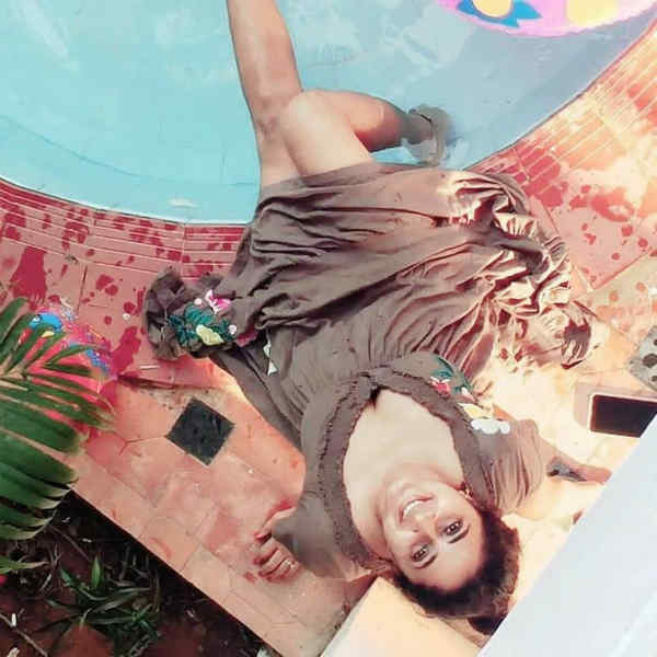 தொடையழகு தெரிய