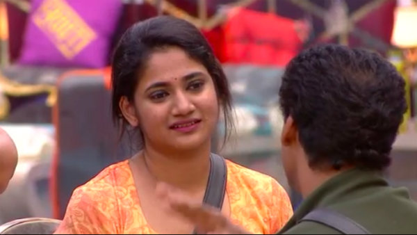 அழுது கொண்டே இருக்கிறார் 