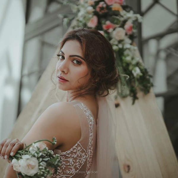 அள்ளி தெளித்து அள்ளி தெளித்து