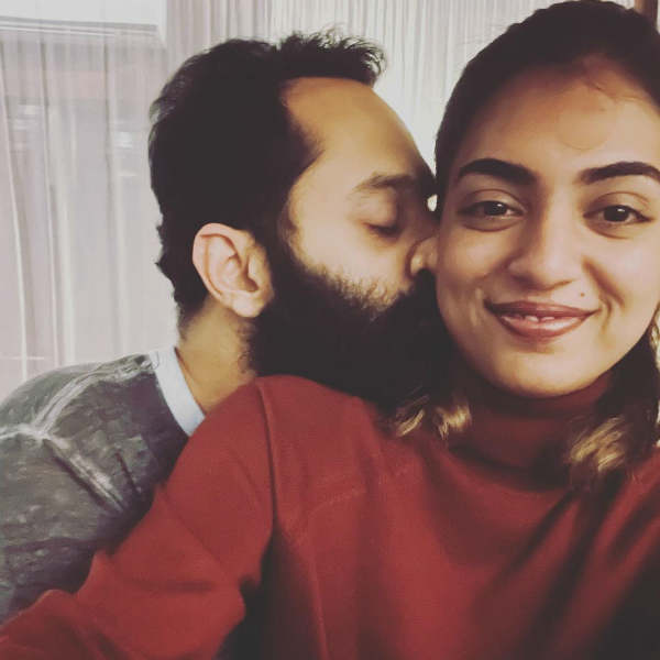 அழுத்தி முத்தமிட்ட