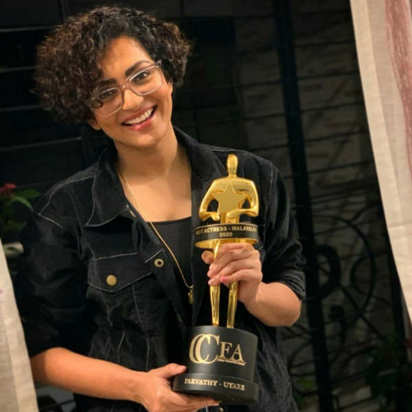 பல விருதுகளையும்