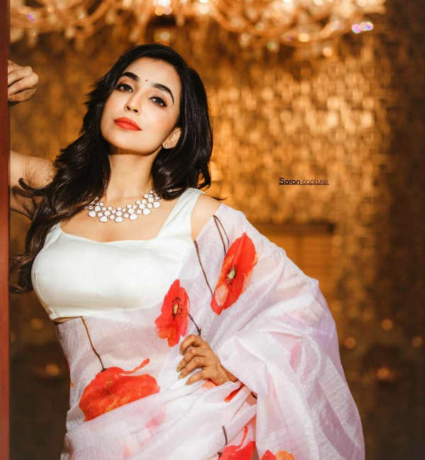 பெரும் புகழைப் பெற்றார்