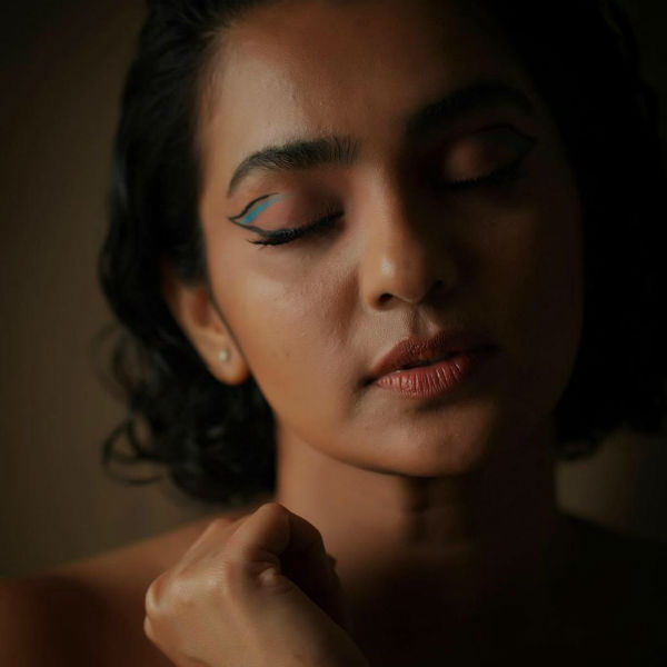 ஆடையில்லாமல்