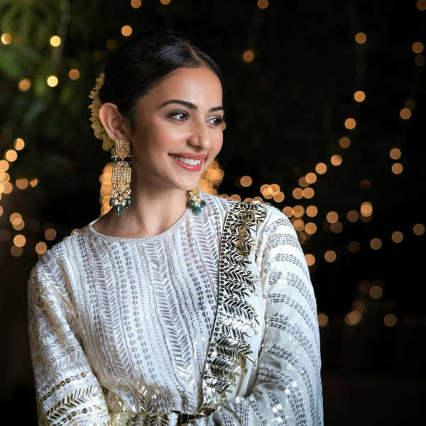 வழக்கில் சிக்கினார் 