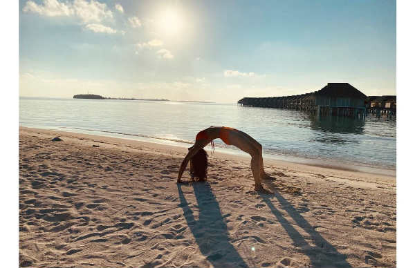 பீச்சில் யோகா பீச்சில் யோகா