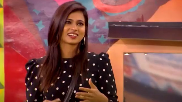 ரிப்பன் கட் பண்ணிய ரம்யா