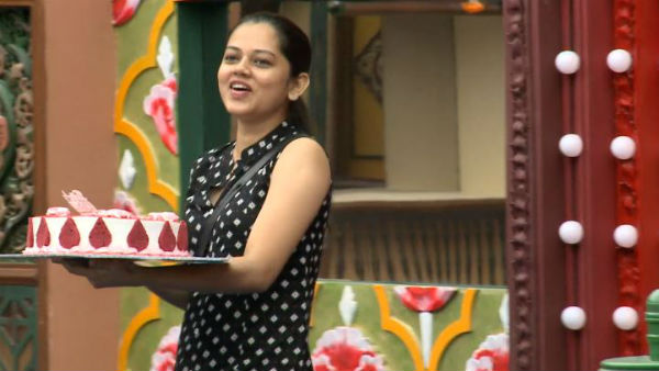 கேக் கொண்டு வந்த அனிதா