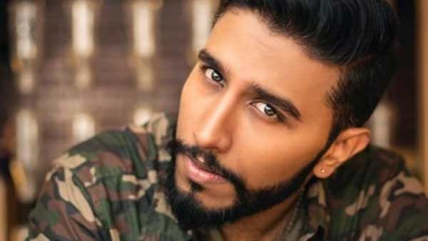 மரியாதையை இழந்துவிட்டார் 