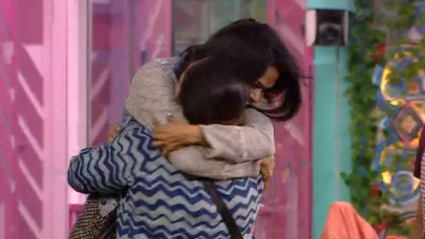 தூக்கிக் கொஞ்சிய அர்ச்சனா