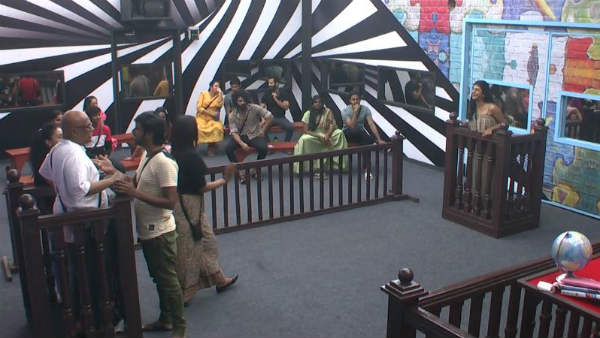 காலில் போட்டு இருக்கிறதை கழட்டி அடி காலில் போட்டு இருக்கிறதை கழட்டி அடி