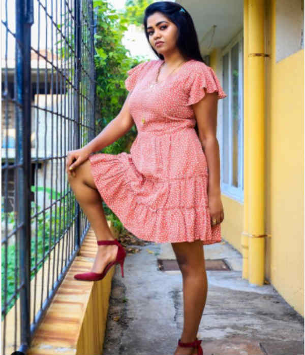 காலைத் தூக்கி காலைத் தூக்கி