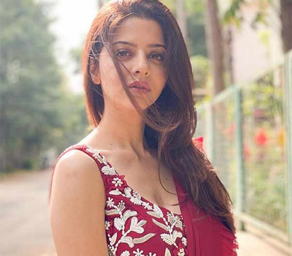 இந்தியில் த பாடி 