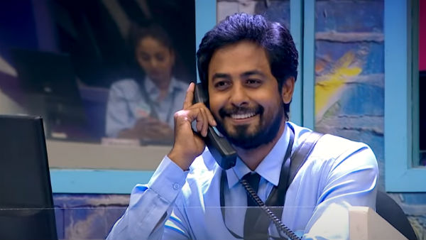 பாலா கழுத்தில் போர்டு