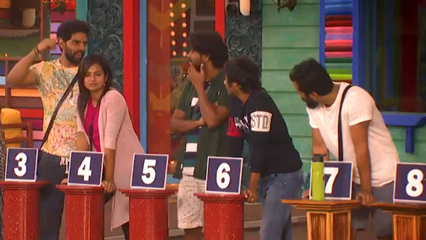 நின்றுகொண்ட ஹவுஸ்மேட்ஸ் 