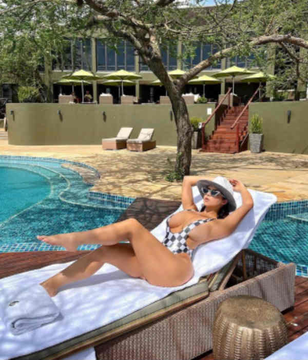 மாலத்தீவில் ஒரு மாதம்