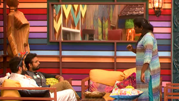 ஆரியை விளாசும் நிஷா