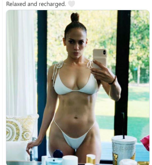 50 வயதிலும் குறையாத கவர்ச்சி