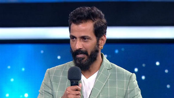 மூன்று பேர் மூன்று இடத்தில்