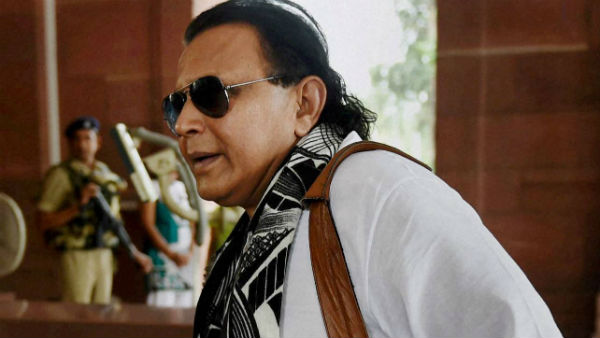 ஊட்டியில் வசிக்கிறார் ஊட்டியில் வசிக்கிறார்