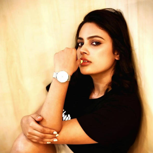 கண்கள் கூசுகின்ற