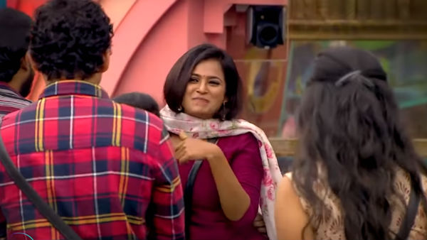 ட்ரேட் மார்க் சிரிப்பு 